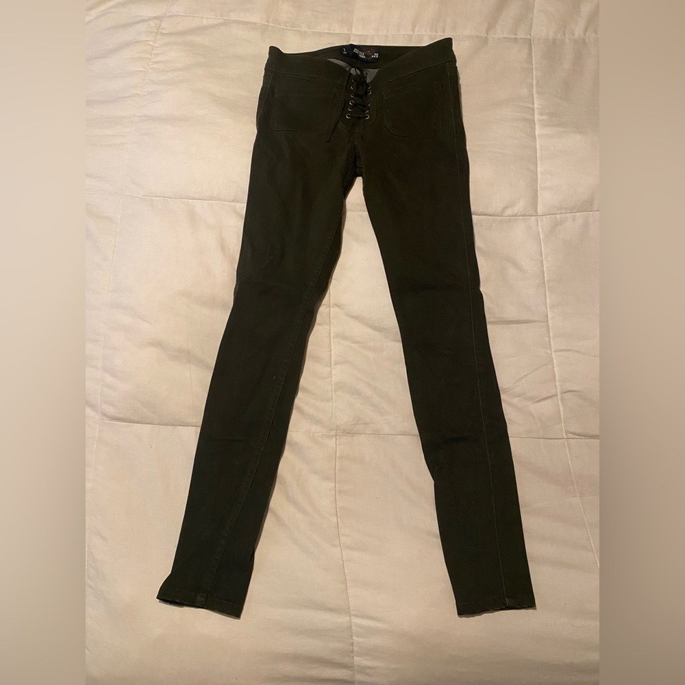 HOLLISTER VELVET JEAN LEGGING SIZE 1